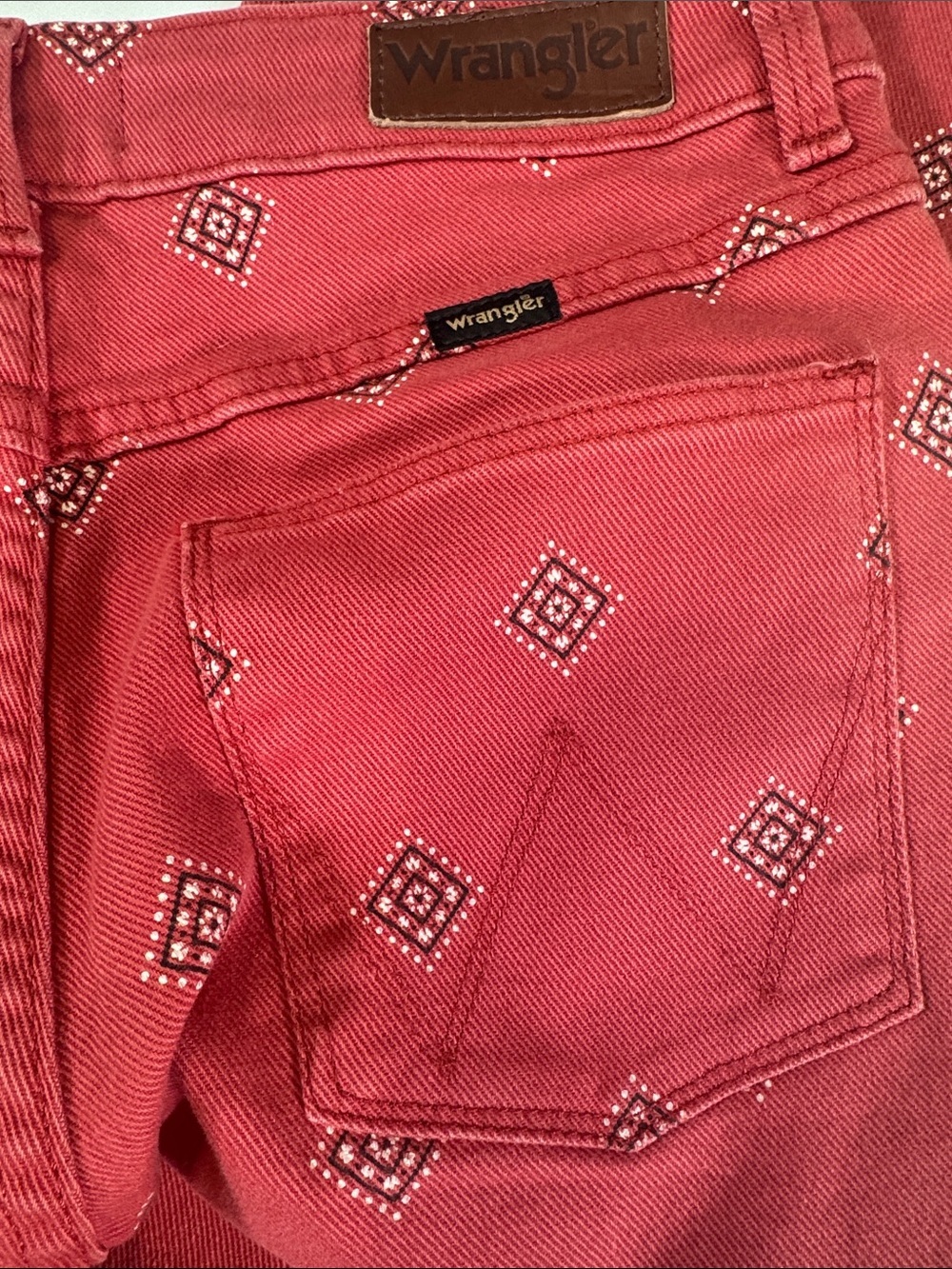 Wrangler Women’s Bandana Print Red High Rise Western Boot Cut Jeans Size 4|27X30 - Picture 8 of 10